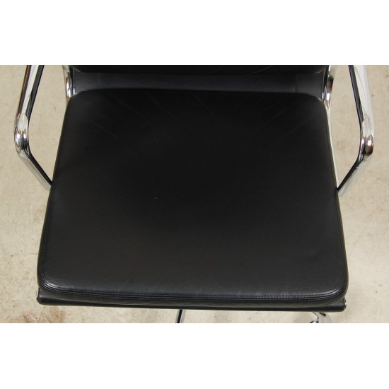 Charles Eames Ea-219 office chair fully upholstered in Black leather