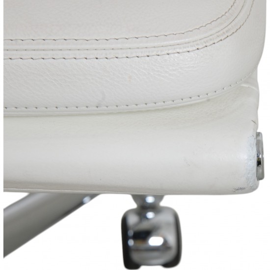 Charles Eames Ea-217 Kontorstol i hvidt læder