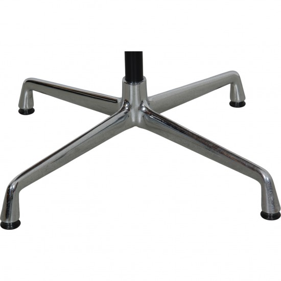 Charles Eames Ea-208 stol i brun læder