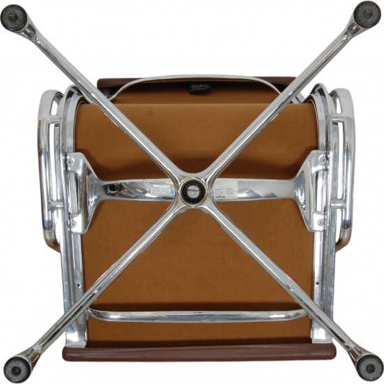 Charles Eames Ea-208 stol i brun læder