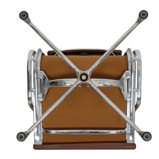 Charles Eames Ea-208 stol i brun læder