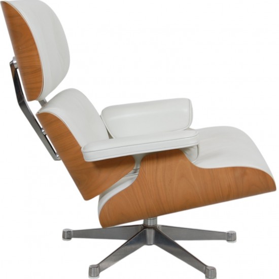 Charles Eames Lounge chair med skammel i hvidt læder