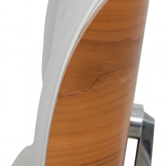 Charles Eames Lounge chair med skammel i hvidt læder