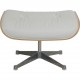 Charles Eames Lounge chair med skammel i hvidt læder