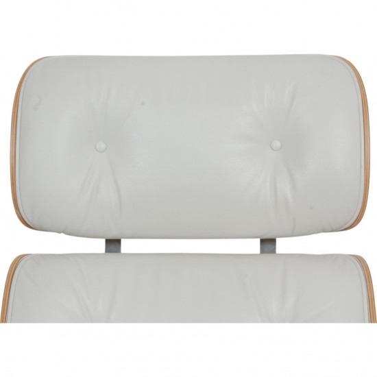 Charles Eames Lounge chair med skammel i hvidt læder