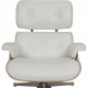 Charles Eames Lounge chair med skammel i hvidt læder