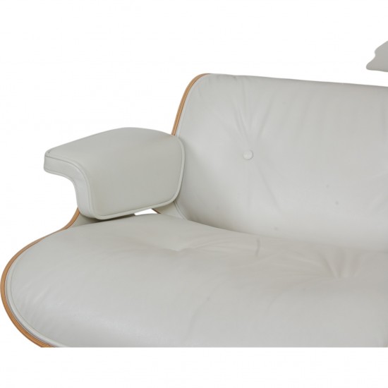 Charles Eames Lounge chair med skammel i hvidt læder