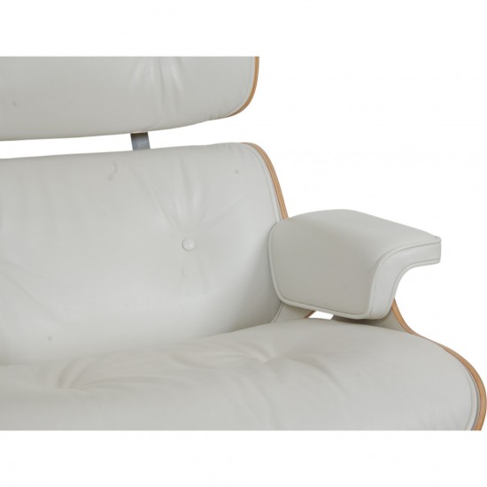 Charles Eames Lounge chair med skammel i hvidt læder
