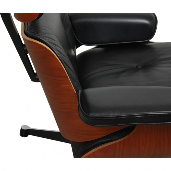 Charles Eames Lounge chair med Skammel i sort læder