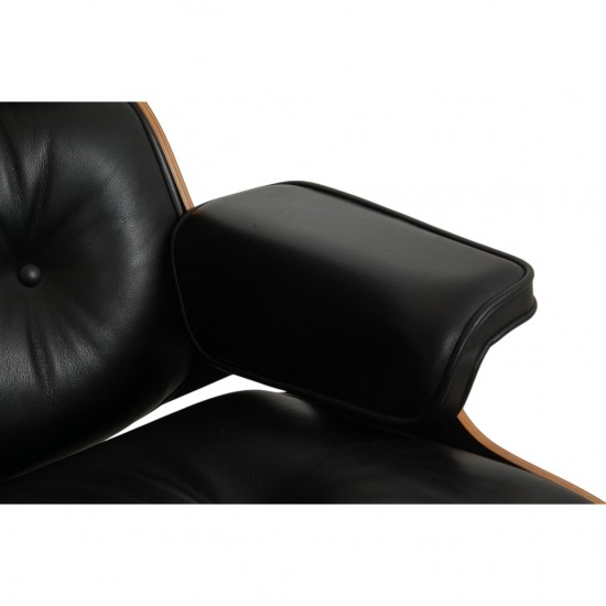 Charles Eames Lounge chair med Skammel i sort læder