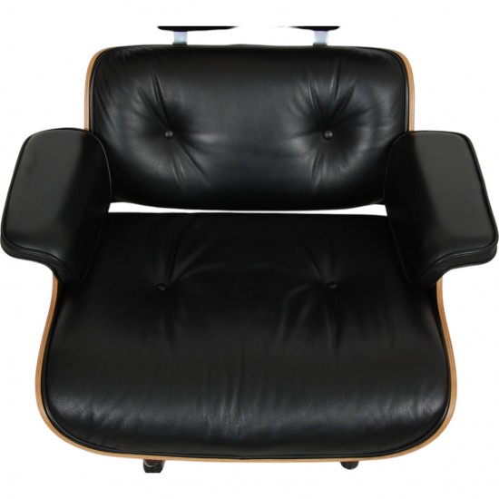 Charles Eames Lounge chair med Skammel i sort læder