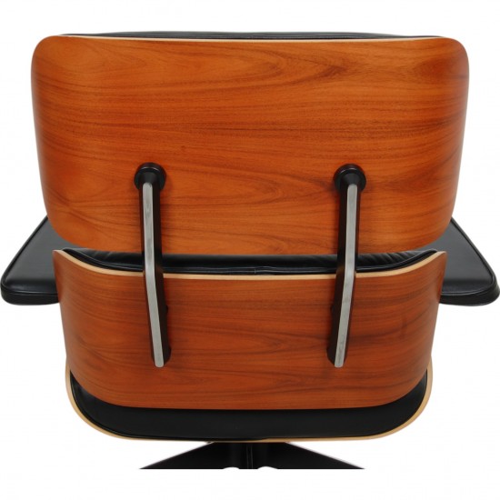 Charles Eames Lounge chair i sort læder
