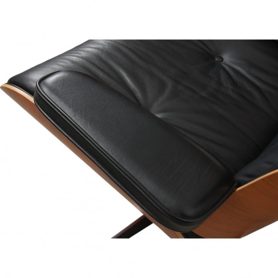Charles Eames Lounge chair i sort læder