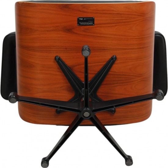 Charles Eames Lounge chair i sort læder
