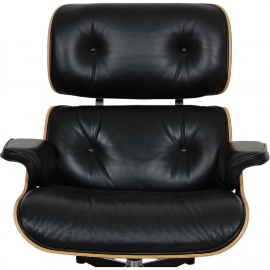 Charles Eames Lounge chair i sort læder