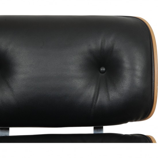 Charles Eames Lounge chair i sort læder