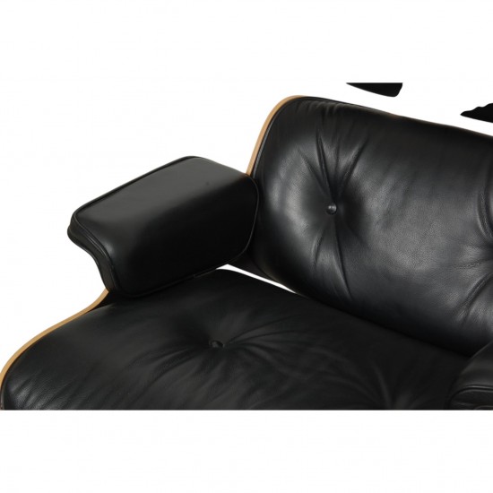 Charles Eames Lounge chair i sort læder