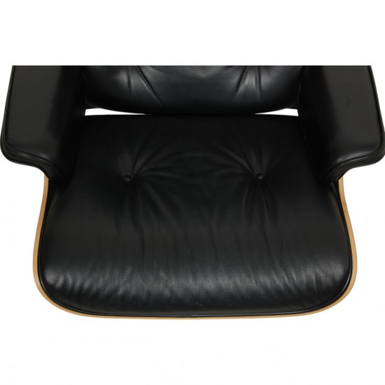 Charles Eames Lounge chair i sort læder