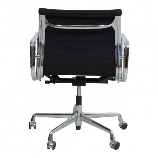 Charles Eames Ea-117 office chair with black hopsak fabric 