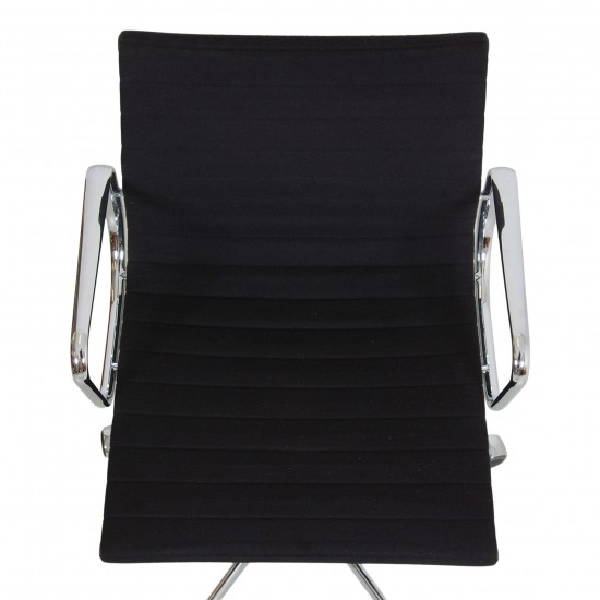 Charles Eames Ea-117 office chair with black hopsak fabric 