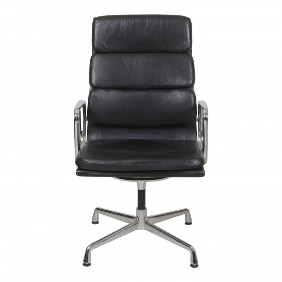 Charles Eames Ea-209 stol i sort patineret læder
