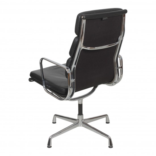 Charles Eames Ea-209 chair with black patinated leather