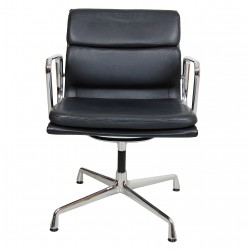 Charles Eames Ea-208 softpad chair with black leather Charles Eames Ea-208 softpad chair with black leather