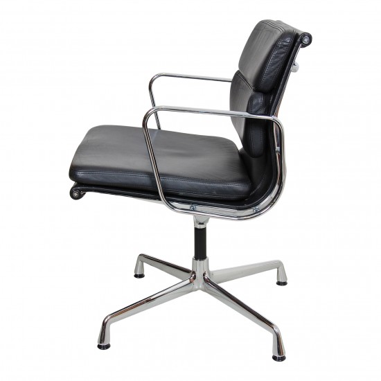 Charles Eames Ea-208 softpad chair with black leather