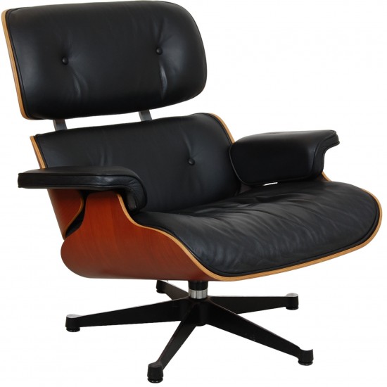Charles Eames Lounge chair in black leather and cherry wood