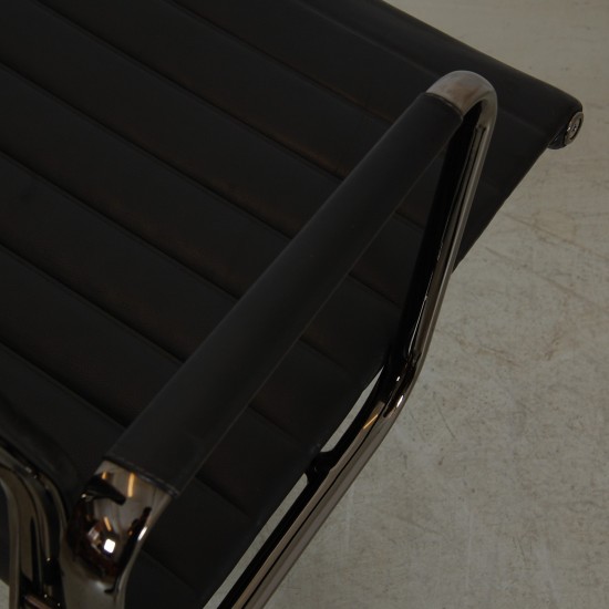 Charles Eames Ea-108 in dark brown leather