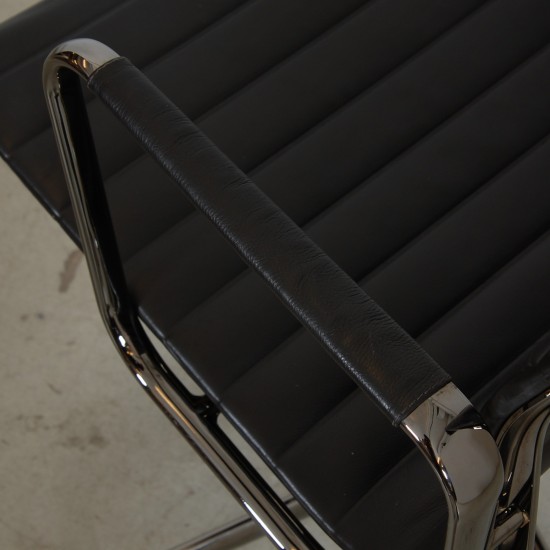 Charles Eames Ea-108 in dark brown leather