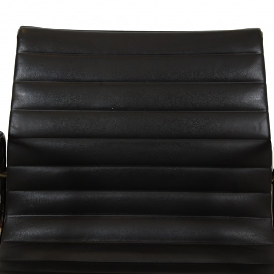 Charles Eames Ea-108 in dark brown leather