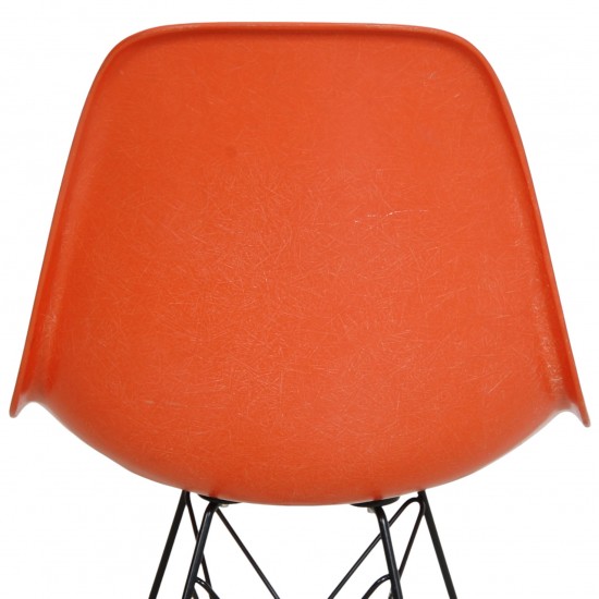 Sæt med 4 orange Charles Eames DSR stole (4)