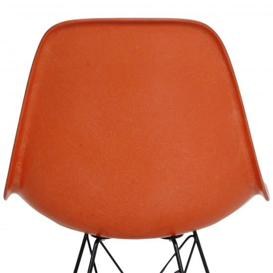 Sæt med 4 orange Charles Eames DSR stole (4)