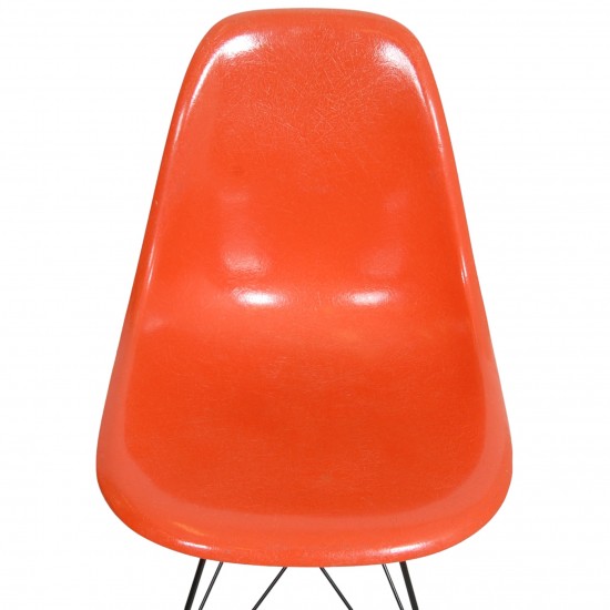 Sæt med 4 orange Charles Eames DSR stole (4)