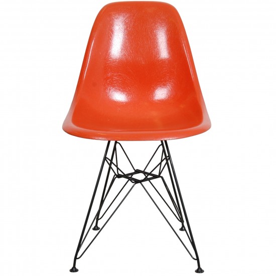 Sæt med 4 orange Charles Eames DSR stole (4)