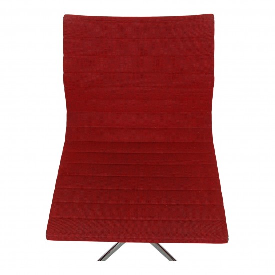 Charles Eames Ea-105 chair in red hopsack