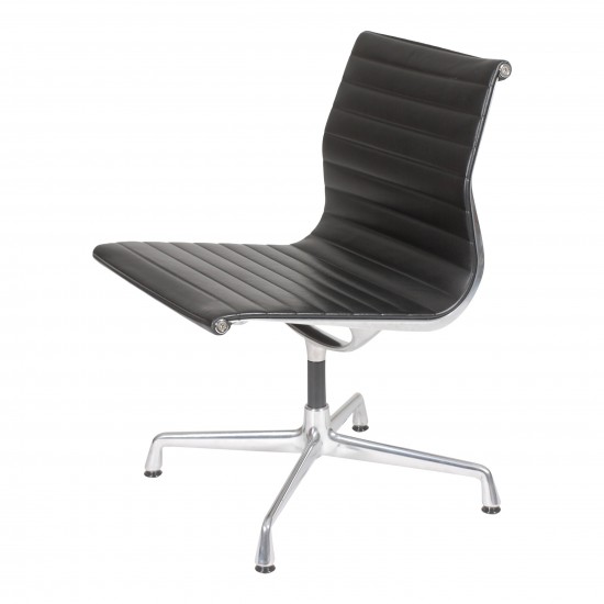 Charles Eames Ea-105 stol i sort læder