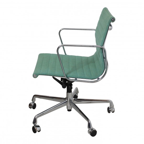 Charles Eames EA-117 office chair with green fabric and a chrome frame