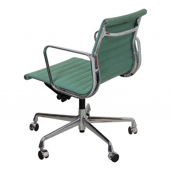 Charles Eames EA-117 office chair with green fabric and a chrome frame