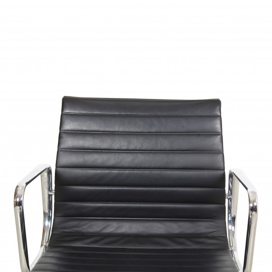 Charles Eames Ea-108 stol i sort læder