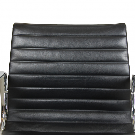 Charles Eames Ea-108 chair black leather