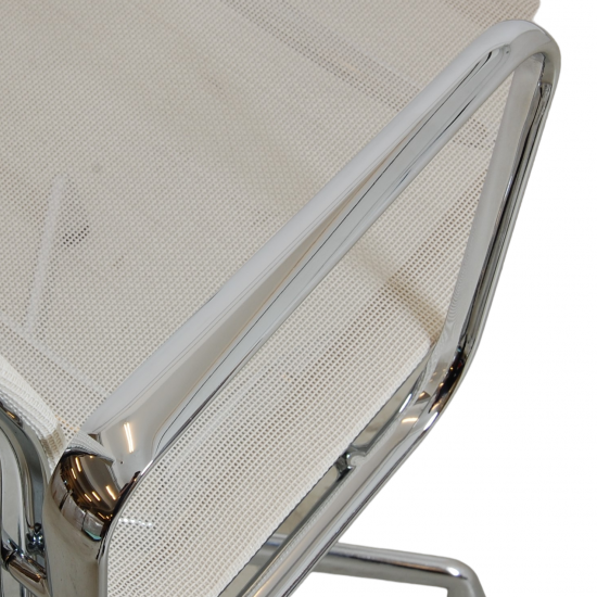 Charles Eames Chair Ea-108 in white mesh