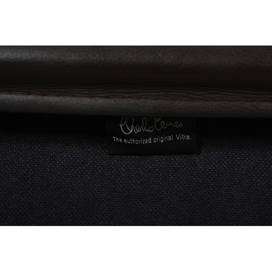 Charles Eames Ea-109 stol i mørke brun læder