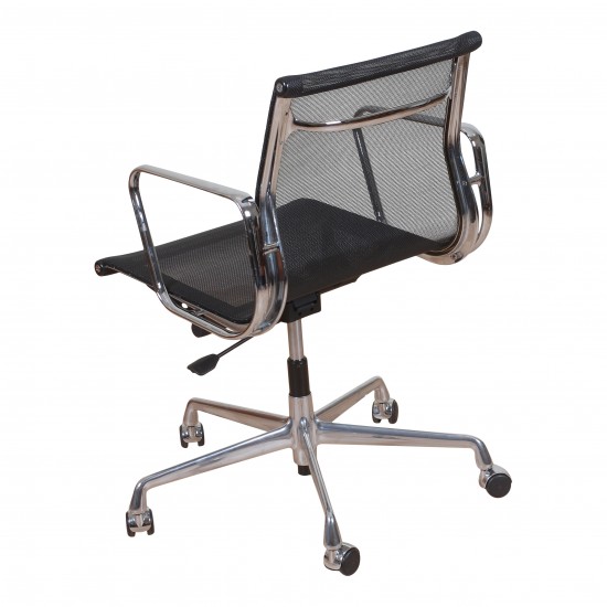 Charles Eames Office chair, EA-117 with black mesh