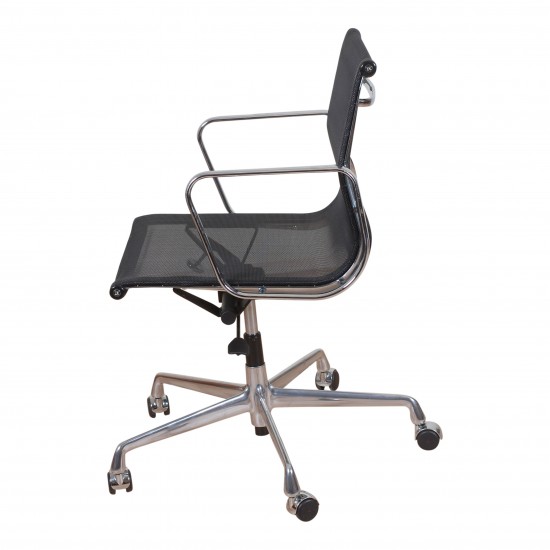 Charles Eames Office chair, EA-117 with black mesh