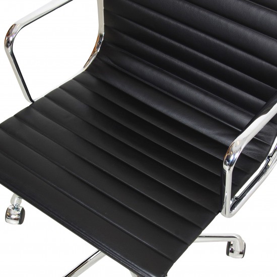 Charles Eames EA-117 office chair in black leather and chrome