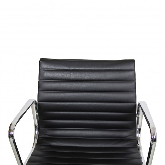 Charles Eames EA-117 office chair in black leather and chrome