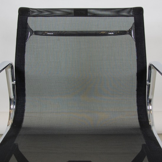 Charles Eames EA-117 kontorstol i sort mesh