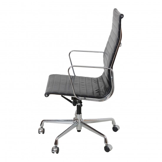 Charles Eames Ea-119 office chair with black leather and chrome frame, nice patina